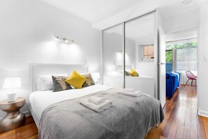 1 bedroom, iron/ironing board, WiFi, bed sheets - Renovated 1BR Unit CBD/Parking/Wi-Fi/South Tce (Adelaide)