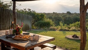 Luxury House | Terrace/patio - Shalimpo Safari Home - Mashatu Game Reserve (Lentswelemoriti)