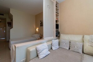 1 slaapkamer, een strijkplank/strijkijzer, wifi, beddengoed