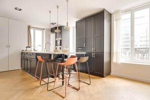 Frigorifero, microonde, forno, lavastoviglie