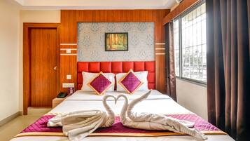 Deluxe Room | Desk, laptop workspace, soundproofing, free WiFi