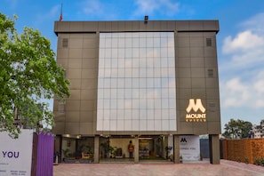 Front of property - Mount Amara Hotel & Spa (Jalpaiguri)