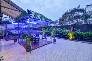 Outdoor dining - Mount Amara Hotel & Spa (Jalpaiguri)