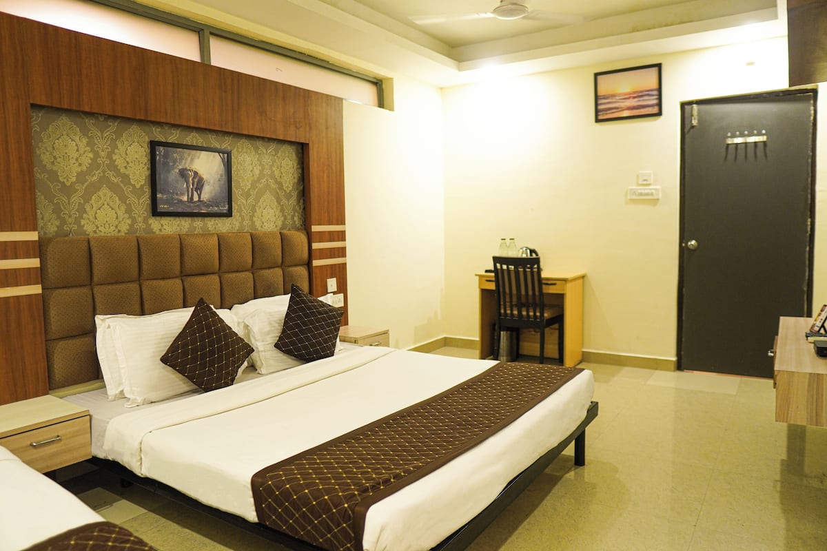 Family Room, 2 Bedrooms | 1 bedroom, desk, laptop workspace, soundproofing