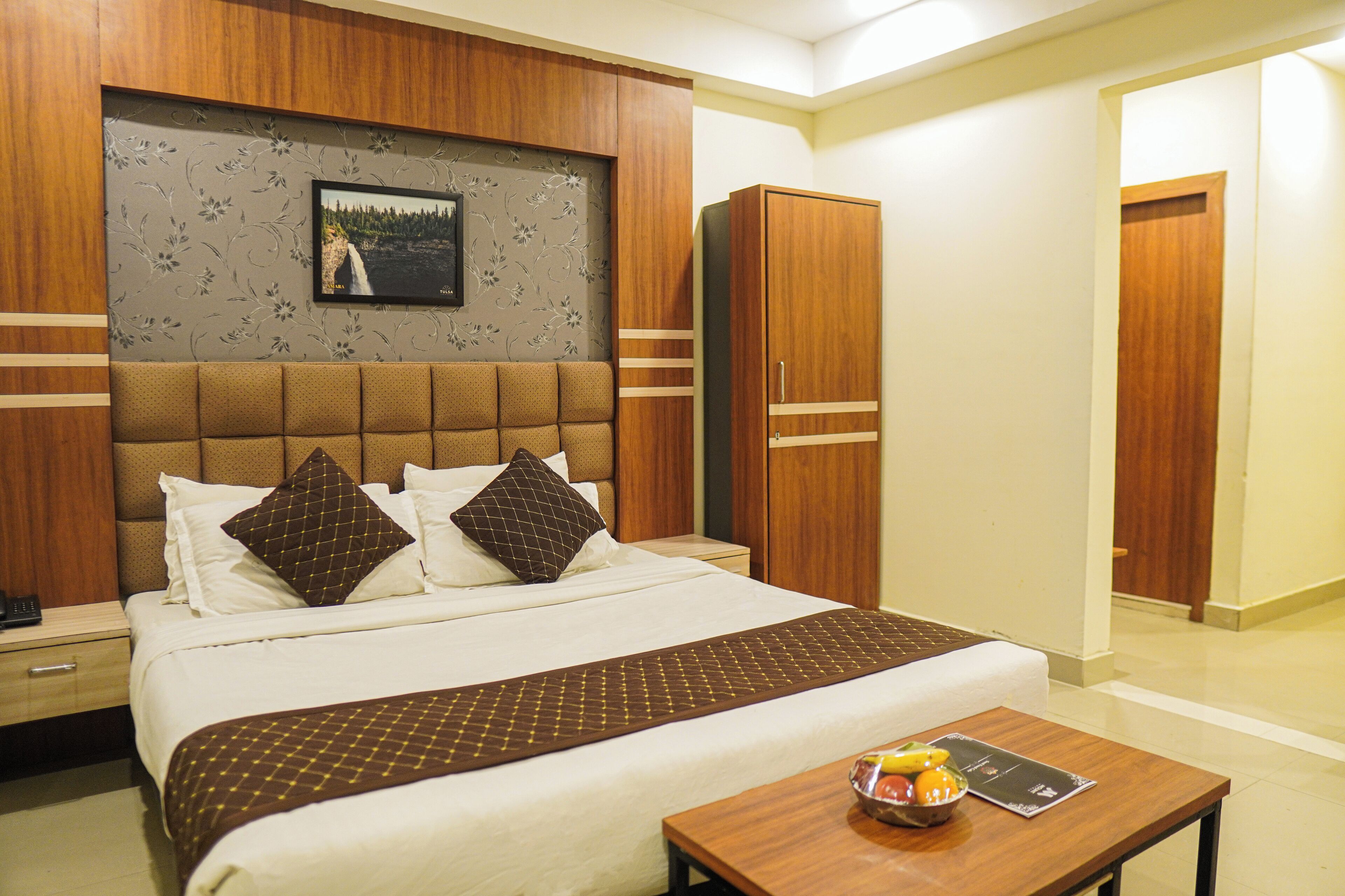 Executive Triple Room | Desk, laptop workspace, soundproofing, free WiFi