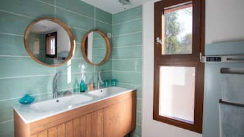 Douche, articles de toilette écologiques, sÚche-cheveux