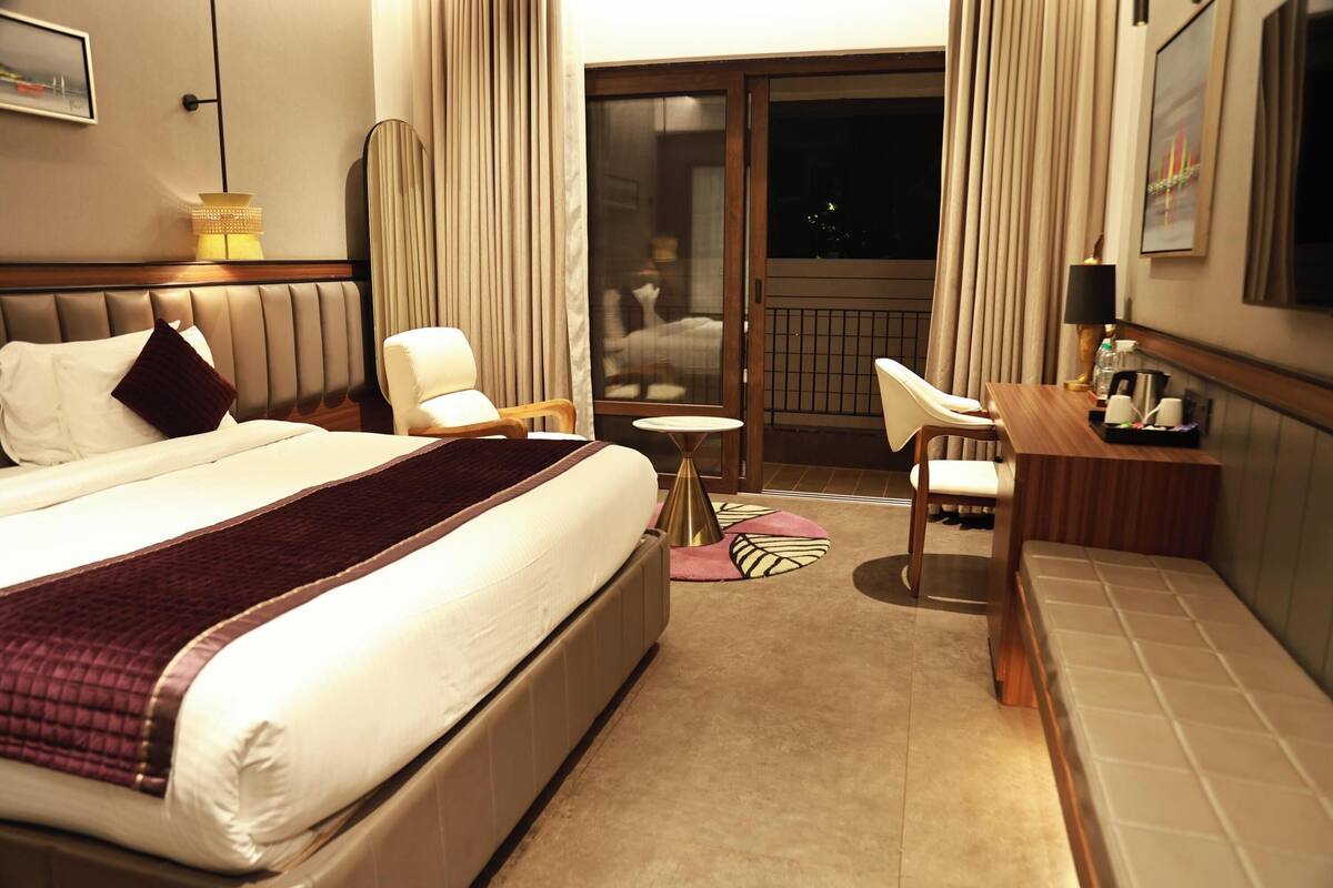 Luxe Superior Room | 办公桌、免费 WiFi、床单
