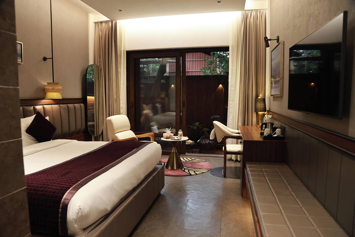Luxury Patio Room | 办公桌、免费 WiFi、床单