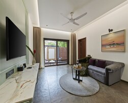 Moyrah Garden Suite | Área de estar | TV LED