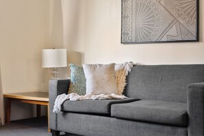 TV - Leafy South Perth 1BR Apt | Walk to River + Ferry (South Perth)