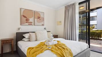 1 bedroom, desk, iron/ironing board, WiFi