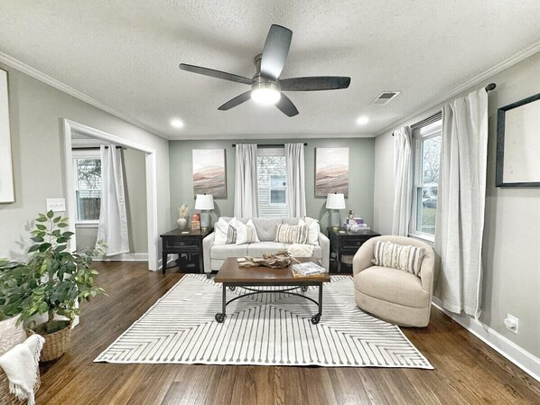 TV, fireplace, books - Stylish 2BR in Decatur | Big Deck • Pets OK • Quiet Area (Decatur)