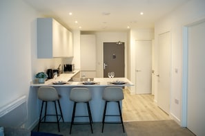 Apartment | Private kitchen | Fridge, microwave, oven, stovetop - Trafford Suite Modern 1 bed With Cinema Room (Manchester)