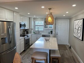 冷蔵庫、電子レンジ、オーブン、食器洗い機