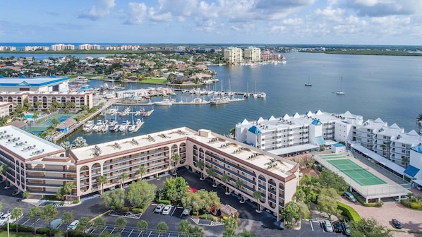 Exterior - Waterfront 2BR/2BA condo with pool, marina access, WiFi, and full kitchen. (Marco Island)
