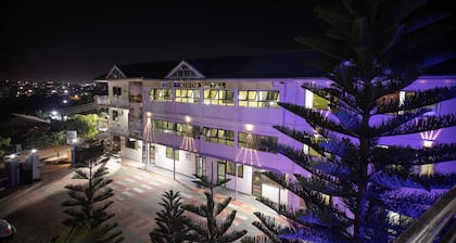 De-Kings Hotel