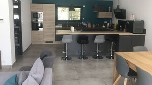 Private kitchen - Villa à Loree du Bois (Caissargues)