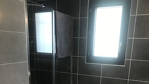 Bathroom - Villa à Loree du Bois (Caissargues)