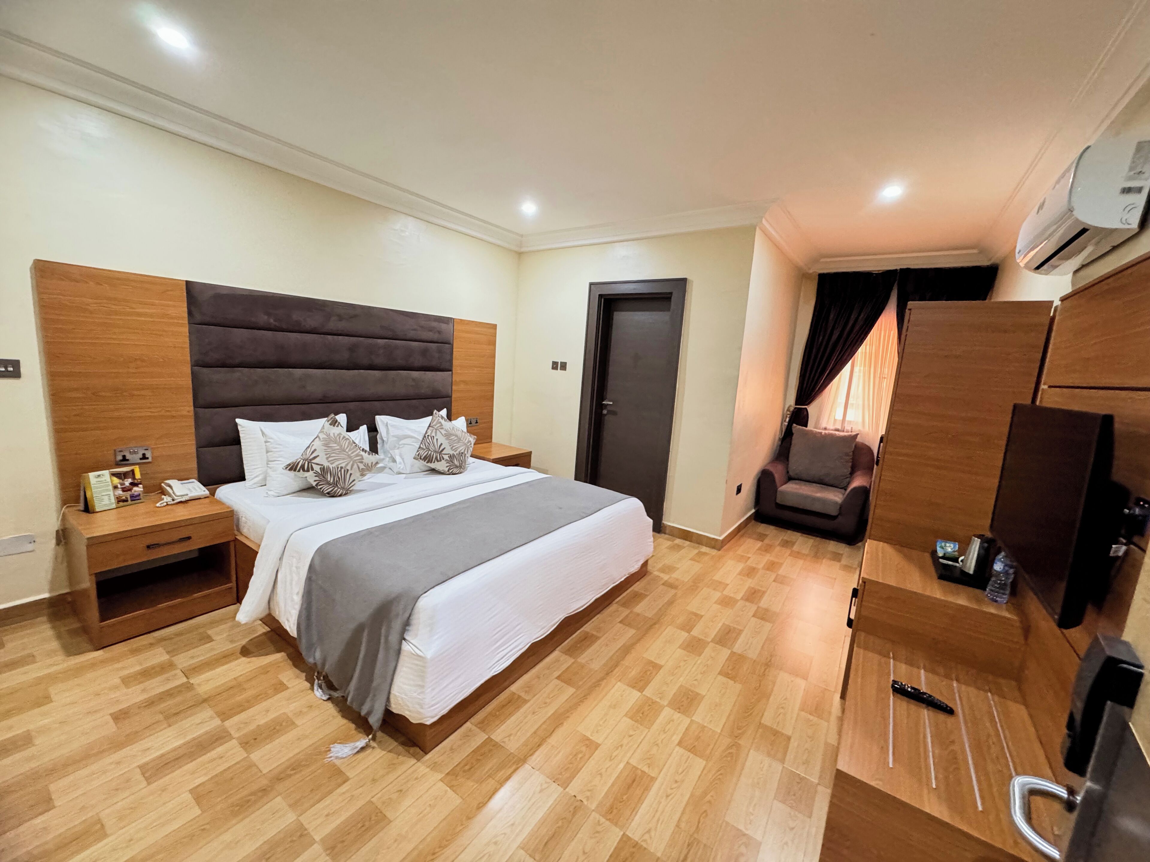 Deluxe Single Room | Desk, laptop workspace, blackout drapes, soundproofing