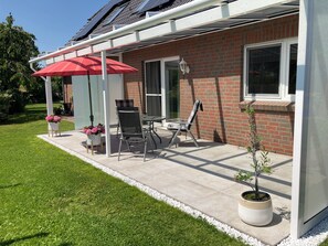 Outdoor dining - cosy modern apartment for two with patio (Winsen (Luhe))