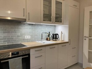 Fridge, oven, stovetop, dishwasher - cosy modern apartment for two with patio (Winsen (Luhe))