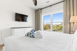 6 bedrooms, iron/ironing board, WiFi, bed sheets