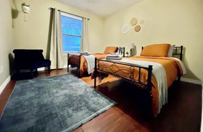 3 chambres, fer et planche à repasser, Wi-Fi, draps fournis