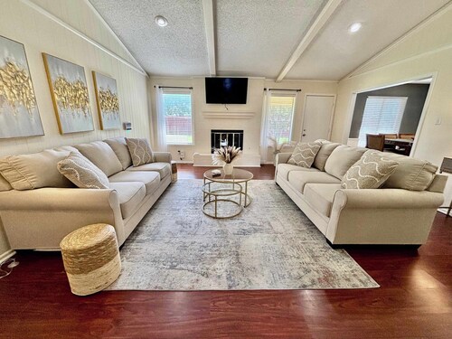 Blue Jay's Magnolia - 3BR 2BA - Family Friendly