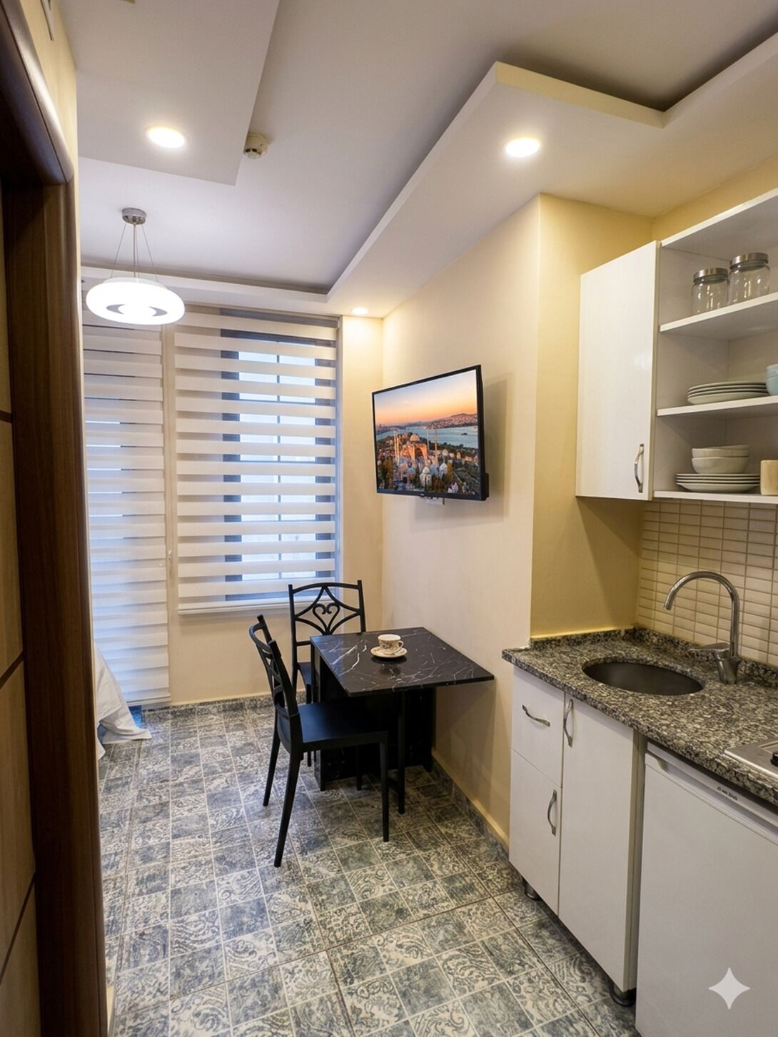 Standard Single Room | Private kitchenette | Fridge, stovetop, griddle, cookware/dishes/utensils