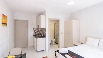 Deluxe Suite | 1 bedroom, blackout curtains, soundproofing, iron/ironing board