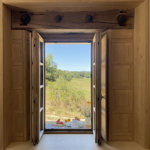 Stylish house with fabulous view of the medieval hilltop village Cordes sur Ciel