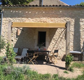 Outdoor dining - Stylish house with fabulous view of the medieval hilltop village Cordes sur Ciel (Cordes-sur-Ciel)