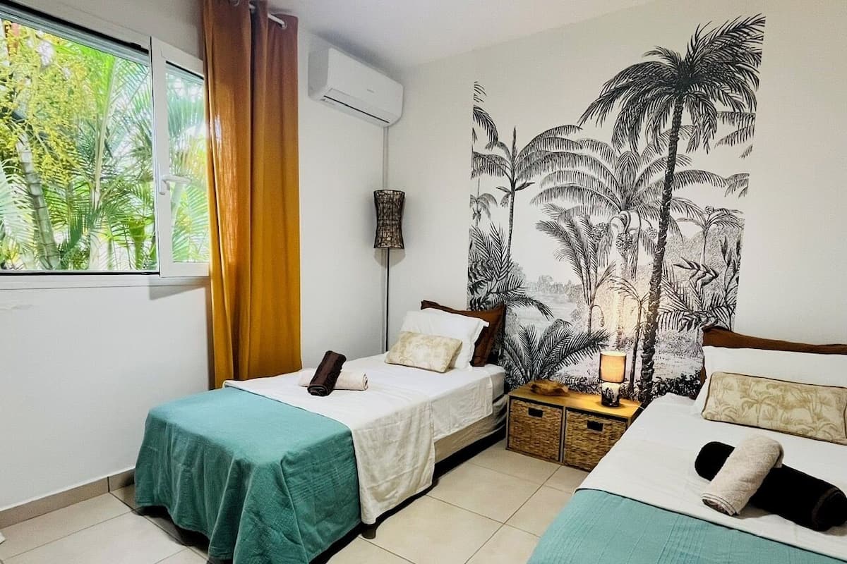 Økonomirom, 2 enkeltsenger, eget bad | Sengetøy av topp kvalitet, individuelt dekorert og wi-fi (inkludert)