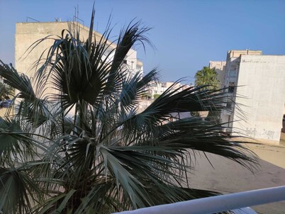 Charming 3-bedroom Apartment in Cité Habib, Sfax, Tunisia With TV and AC 🌿