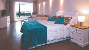 Studio Supérieur, vue plage | 1 chambre, couette en duvet d'oie, décoration personnalisée