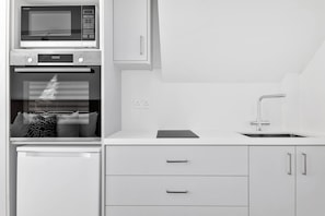 Luxury Studio | Private kitchen | Electric kettle - Phaedrus Living: Alkminis Seaview Suites Pantai (Paphos)