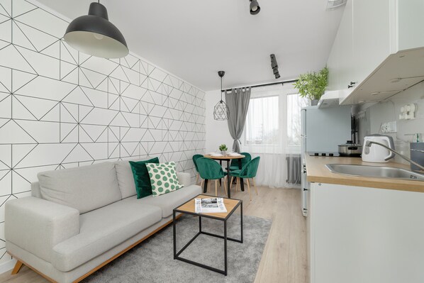 Living room - White and Green Apartment by Renters (Katowice)