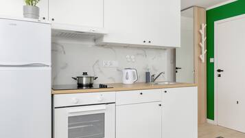 Cookware/dishes/utensils