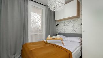 Apartment, 1 Bedroom, Kitchen | 1 bedroom, bed sheets