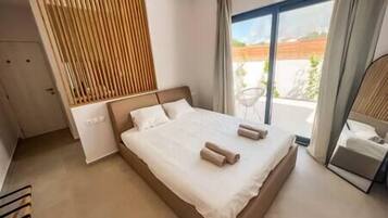 3 bedrooms, soundproofing, iron/ironing board, internet