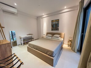 3 bedrooms, soundproofing, iron/ironing board, Internet