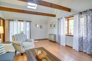 Interior - 2 Mi to Covells Beach: Centerville Home w/ Deck (Centerville)