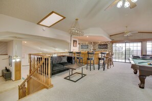 Interior - Spacious California Oasis: Patio, Fireplace & Pool (Apple Valley)