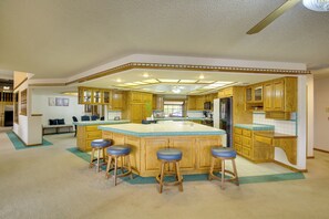 House (3 Bedrooms) | Interior - Spacious California Oasis: Patio, Fireplace & Pool (Apple Valley)