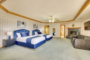 Interior - Spacious California Oasis: Patio, Fireplace & Pool (Apple Valley)