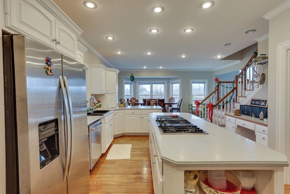 House (5 Bedrooms) | Interior