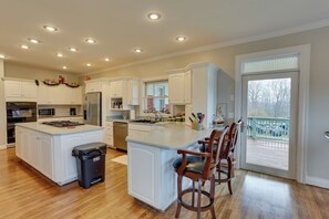 House (5 Bedrooms) | Interior