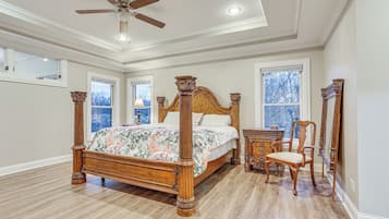 House (5 Bedrooms) | Interior