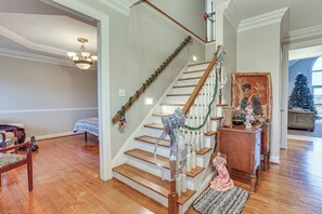 House (5 Bedrooms) | Interior