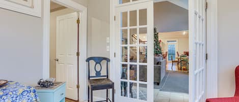 House (5 Bedrooms) | Interior